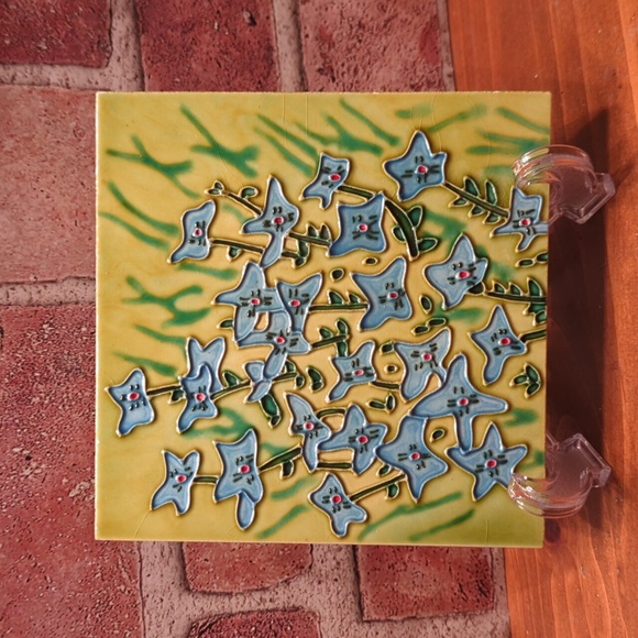 Beautiful and unique 6" blue floral handpainted tile/trivet - Picture 1 of 6